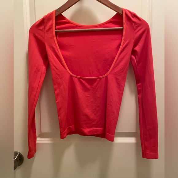 Free People 	Low-Back Seamless Long Sleeve - Limited Edition Lychee - XS/S - Picture 2 of 2